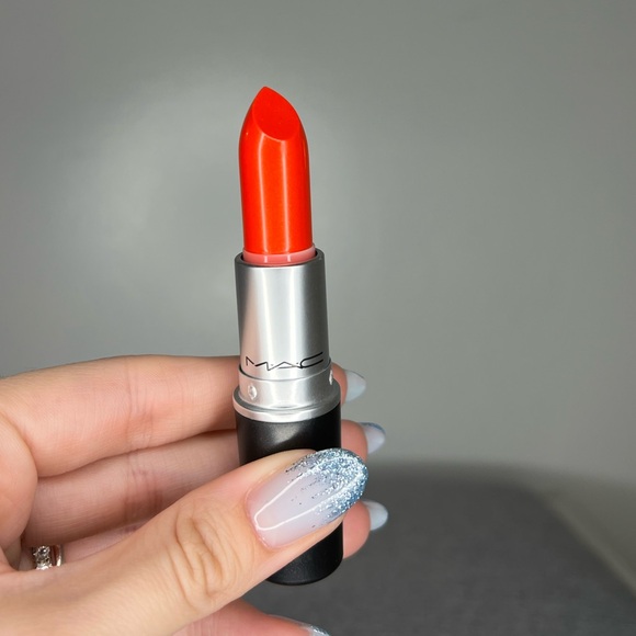 MAC Cosmetics Cremesheen Lipstick 232 Dozen Carnations NIB NWT sold - Picture 2 of 6